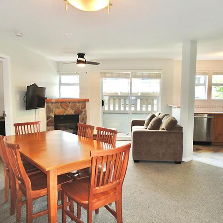 Bear Lodge Two Bedroom By Mva วิสต์เลอร์ ภายนอก รูปภาพ